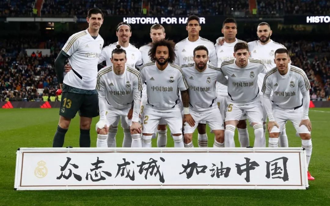 被批把队长袖标扔在地上泄愤，曼德拉戈拉：是队友没接住（被指怒扔队长袖标泄愤，曼德拉戈拉澄清：是传给队友，没接到才落地）