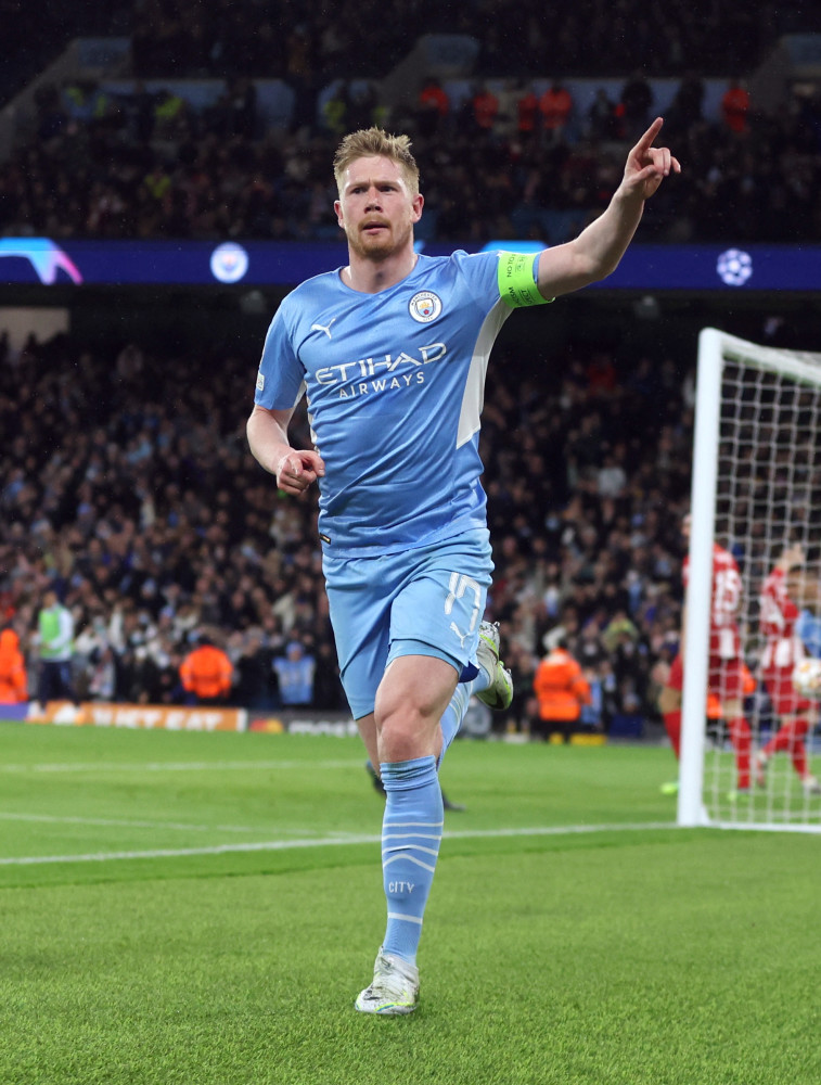 足球假动作心理博弈解析（足球假动作背后的心理较量）