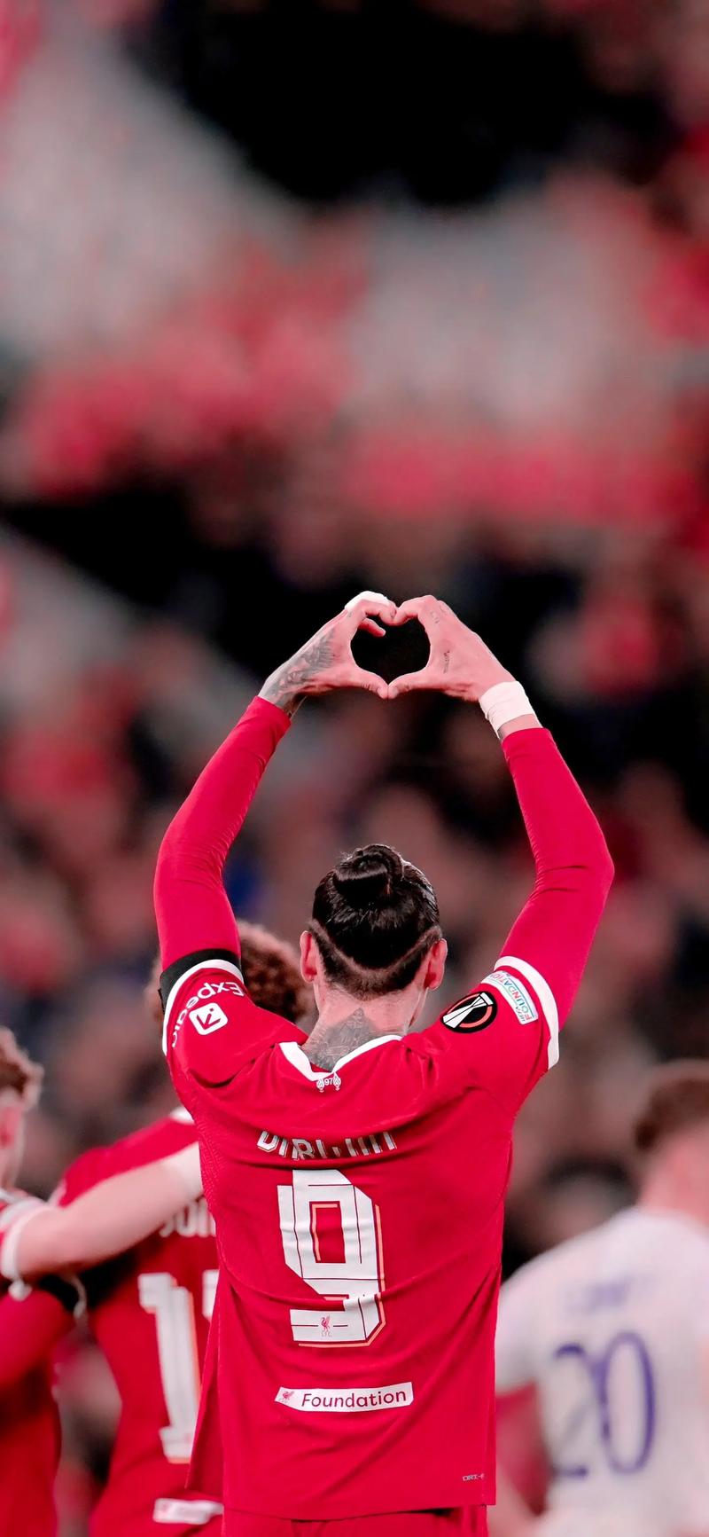 世界足球又一巨星宣布退役