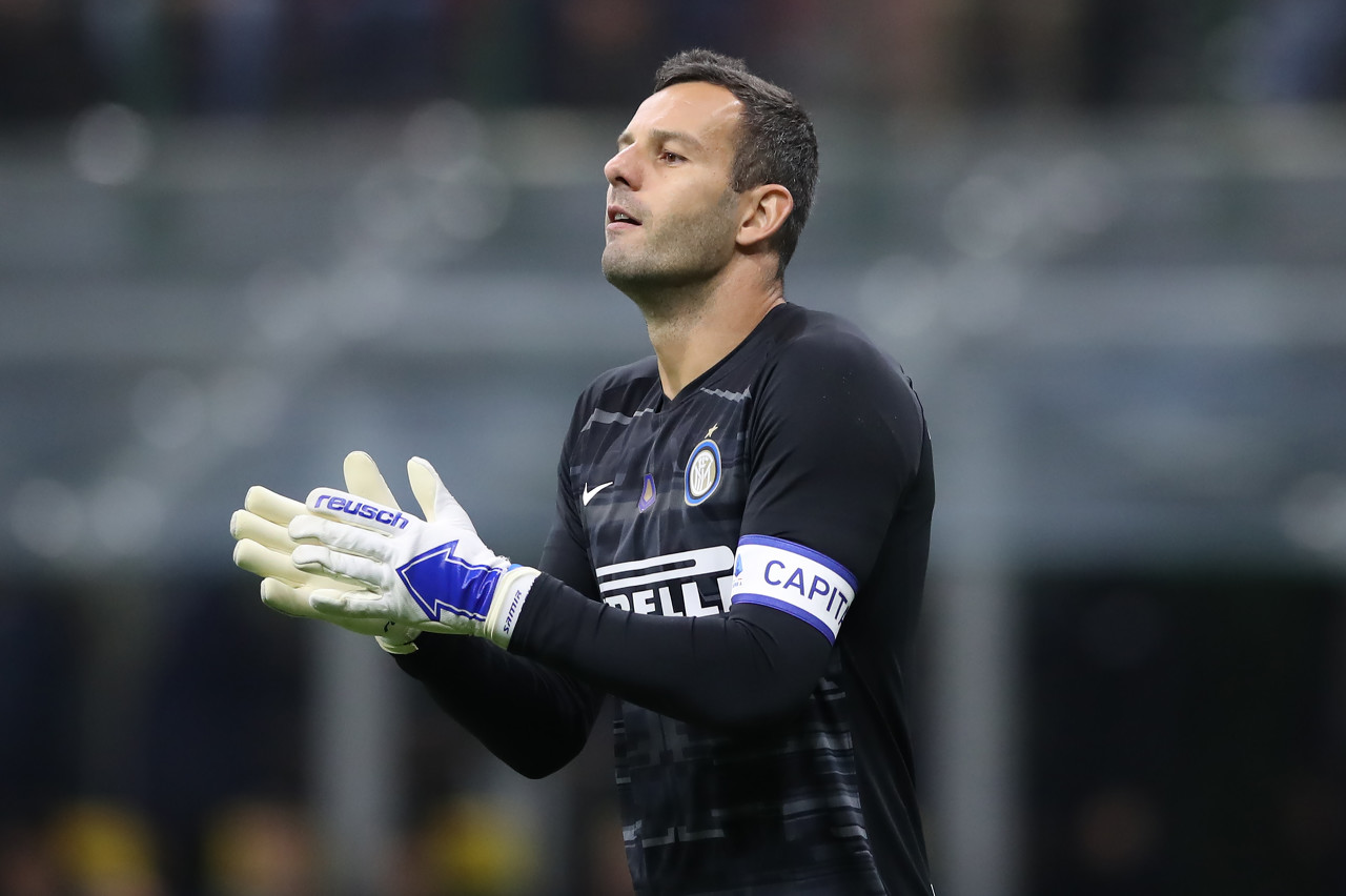 小法：管理更衣室是阿隆索最大的挑战，球队里所有人都想上场（小法：阿隆索最大难题在更衣室管理，队内人人渴望出场）