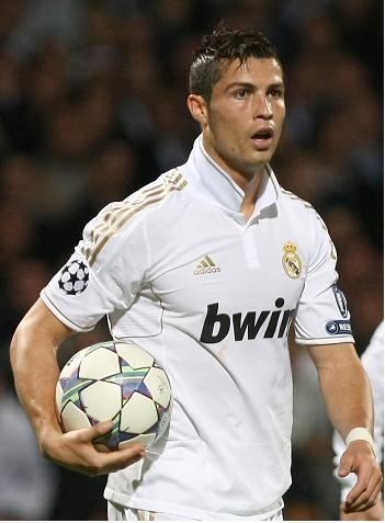 欧冠：巴黎2-1战胜曼联