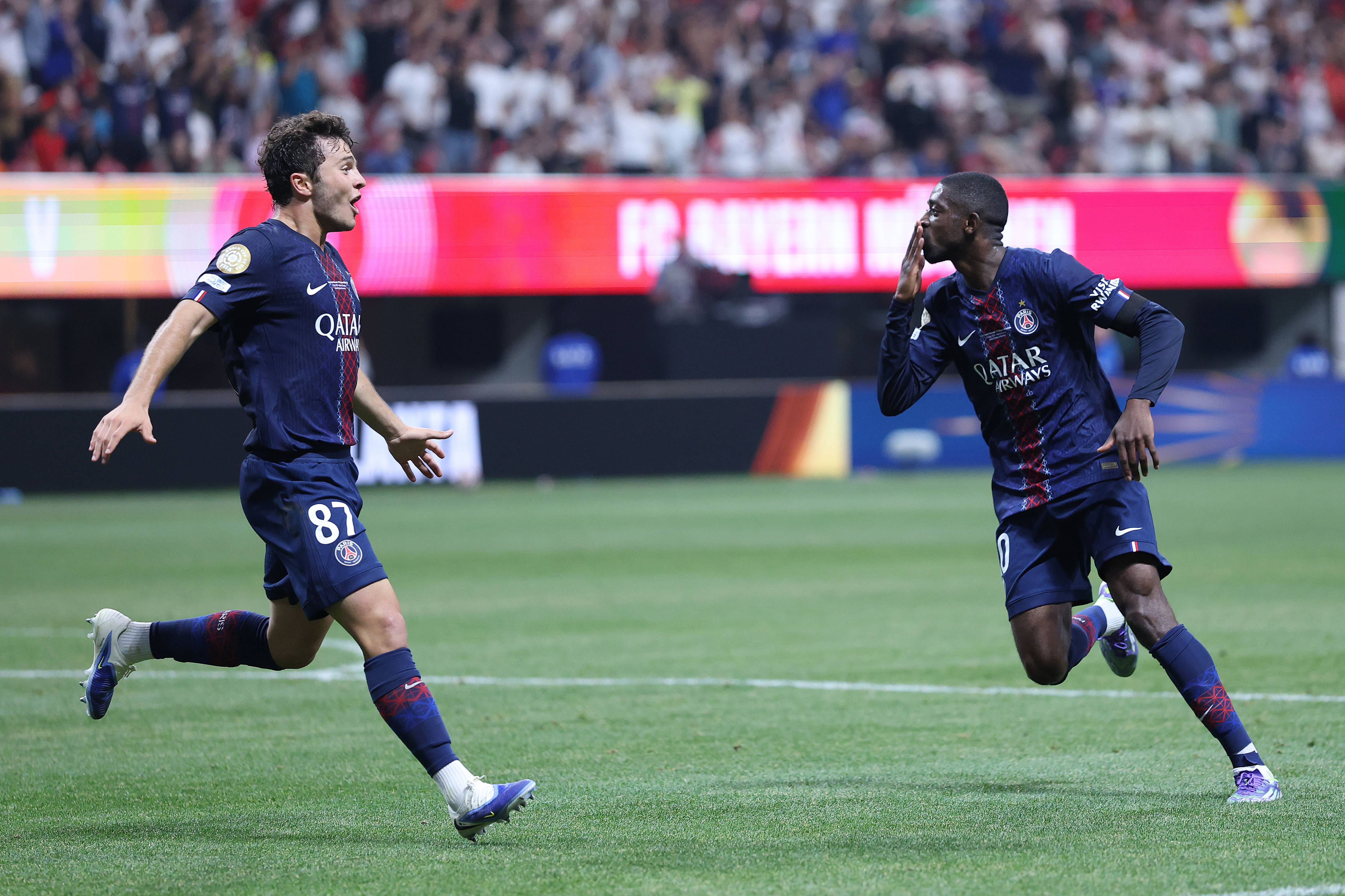 世欧预半场：瓦尔加凌空世界波，匈牙利暂2-1爱尔兰（半场战报：瓦尔加凌空抽射破门，匈牙利暂以2-1领先爱尔兰）