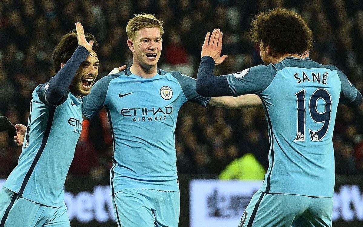 埃泽：丁丁是高水平足球思想家，这类球员是我自幼仰望的榜样（埃泽盛赞丁丁拥有顶级足球思维：这类球员自幼便是我的楷模）