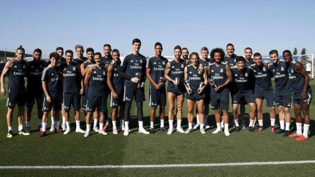 英超焦点战：维拉1-2绝杀阿森纳，曼城争冠机会大增（英超焦点：维拉补时2-1拿下阿森纳，曼城争冠迎利好）