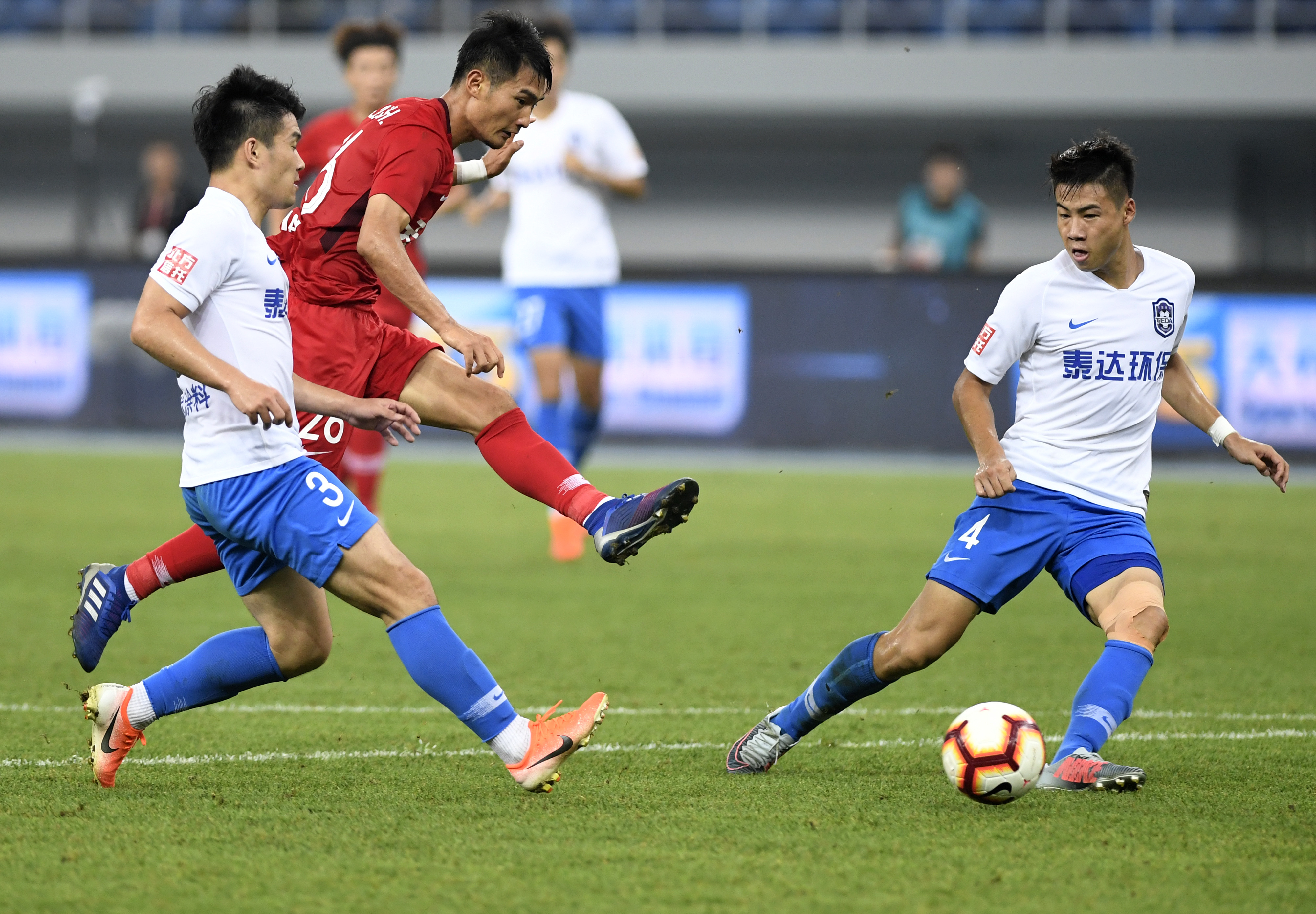 CCTV不播！中超两强出战亚冠：蓉城1-0=赢领头羊，海港输球＝出局（央视不转！中超双雄征战亚冠：蓉城1-0斩领头羊，海港输球即出局）