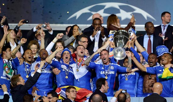 和利物浦一个病情，后防不稳，更衣室失控