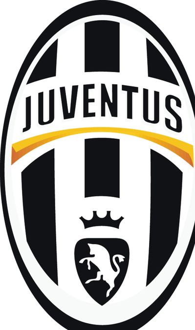 感谢恩师，出自崇明基地的海港球员将奖牌挂在徐根宝脖子上