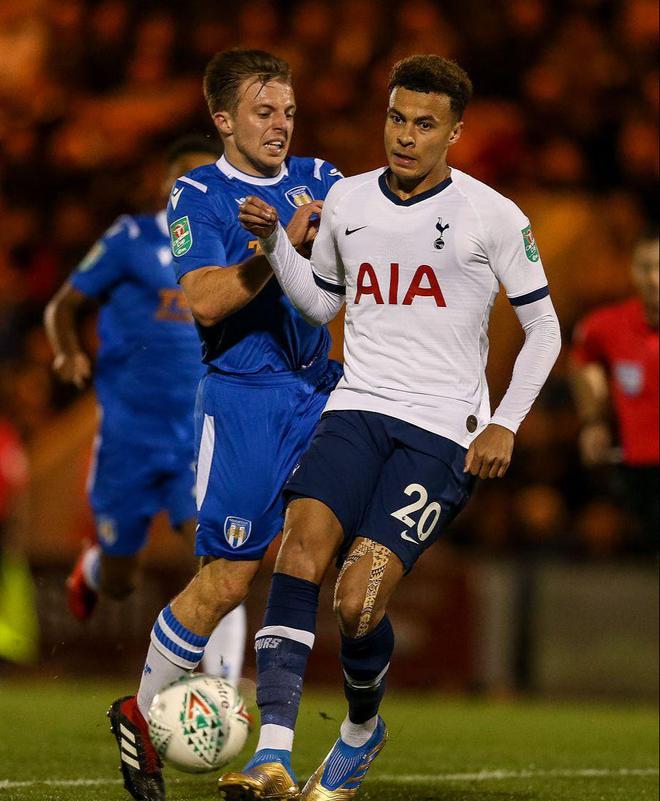 亚精英赛半场：科罗纳多破门被吹，沙迦暂0-0利雅得新月（亚精英赛半场战况：科罗纳多进球无效，沙迦与利雅得新月暂0-0）