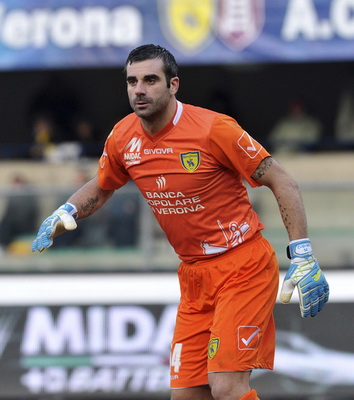 致敬死忠球迷组织成立40年！尼斯下轮法甲将身着特别版球衣（尼斯下轮法甲穿纪念版球衣 向死忠球迷组织40周年致敬）