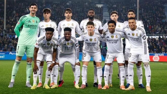 武磊受邀出席上海徐汇区足球超级联赛开幕式，并宣布比赛开幕（武磊亮相上海徐汇区足球超级联赛开幕式，宣布赛事启动）