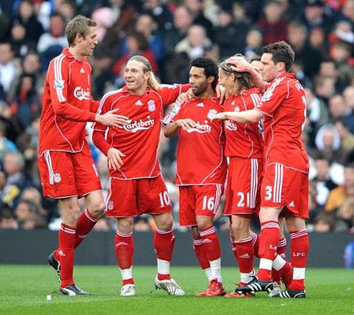 阿隆索：球迷可以表达对维尼的看法，2026我们能竞争冠军（阿隆索：球迷有权评价维尼，2026年我们有望争冠）