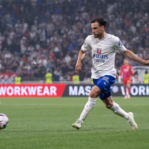 门德斯：不知道为啥有这么多关于亚马尔的噪音，我们都年轻过